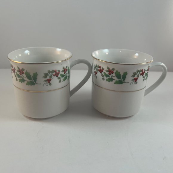 Gibson Everyday Holiday Gold Cups Saucers Holly Berries Lot of 4 Sets - Picture 10 of 16